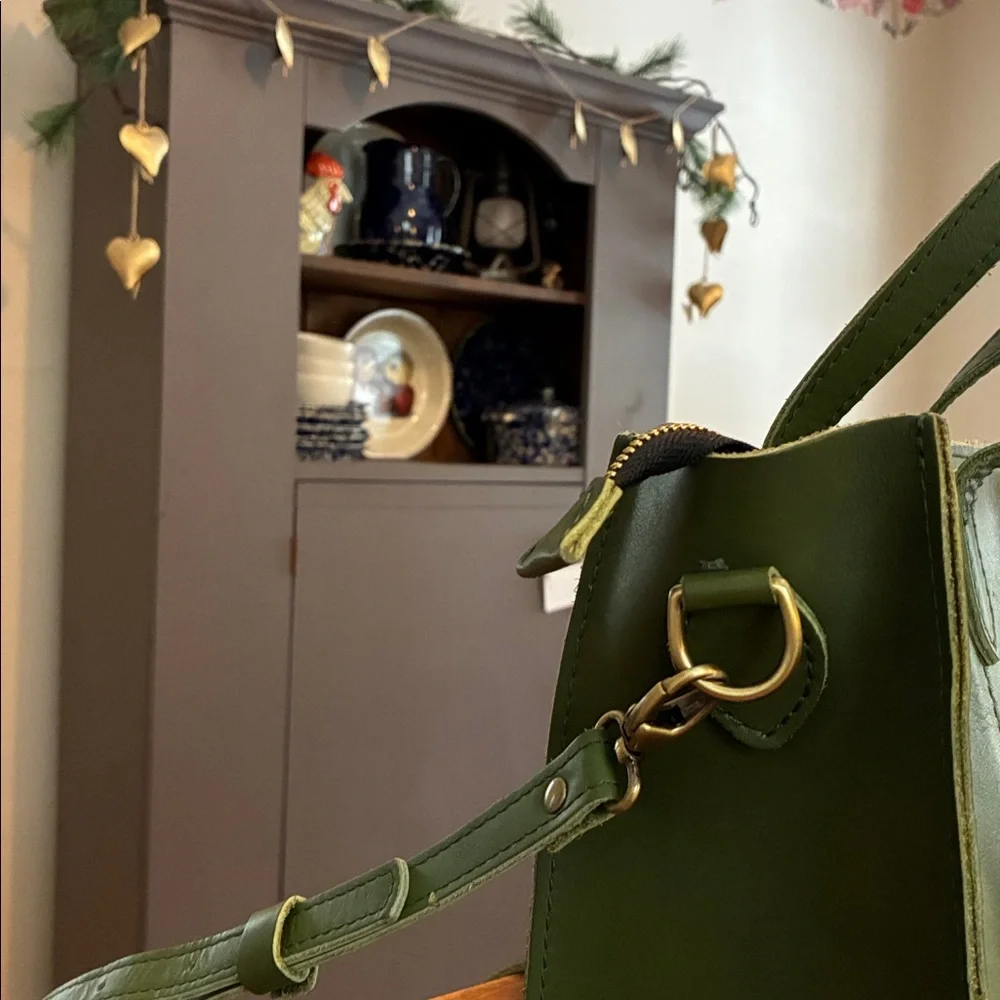 Portland Leather Lola zip tote in pine - Picture 5 of 13